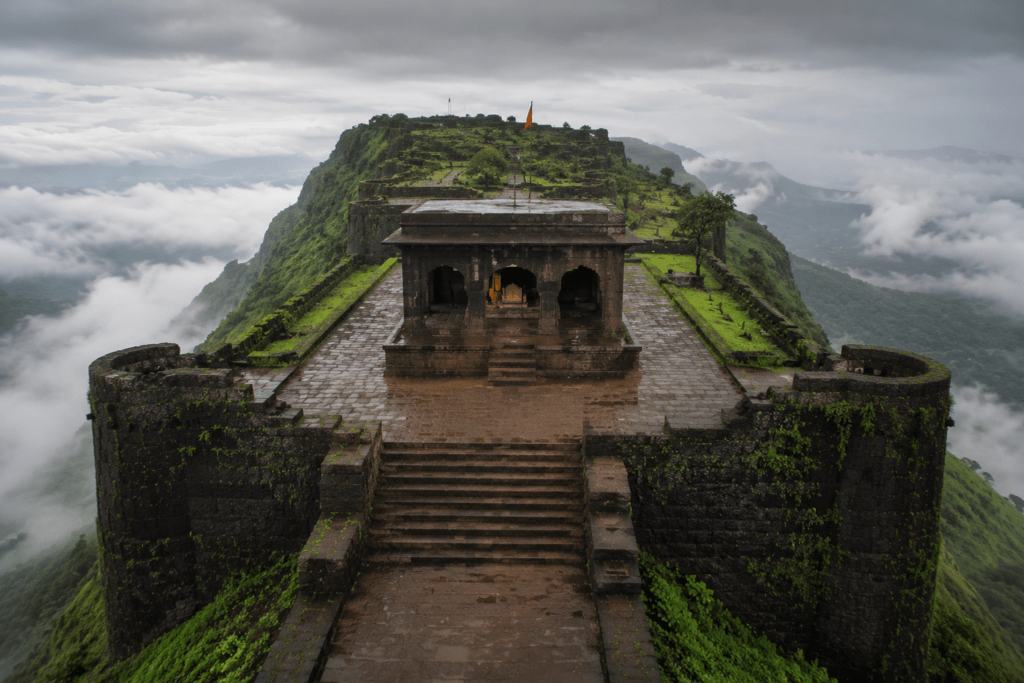 Raigad Fort - Maharashtra Fort Trek Guide 2026
